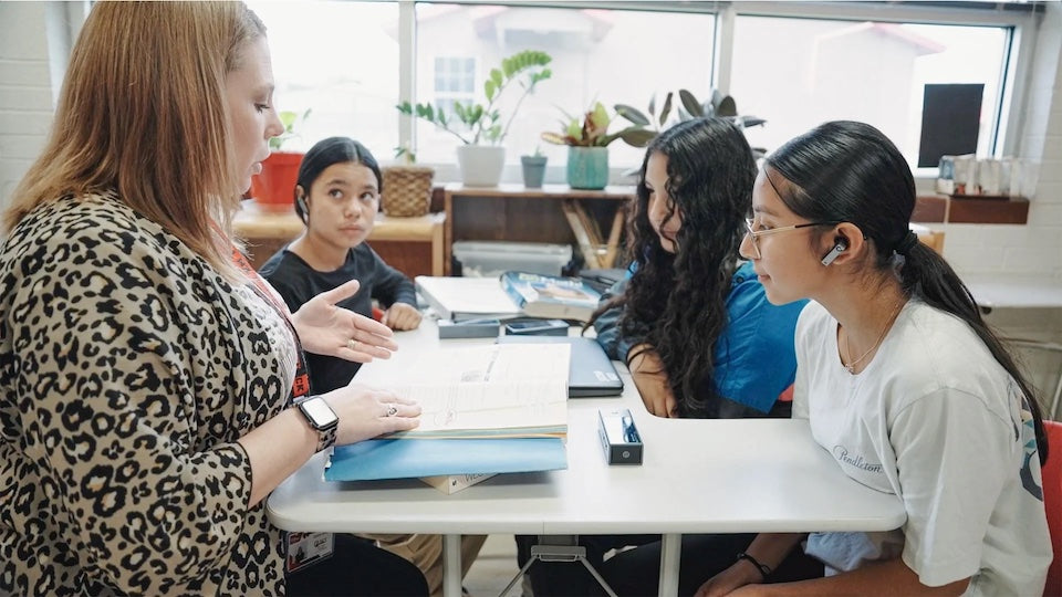 How to Use AI Translator Earbuds to Overcome Language Barriers in Education
