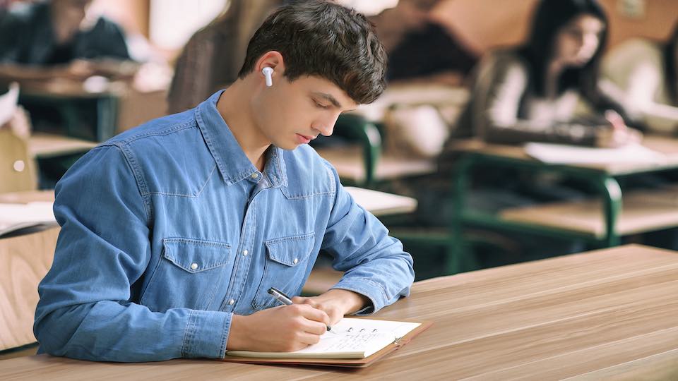 Students Use Translation Earbuds for Studying Abroad